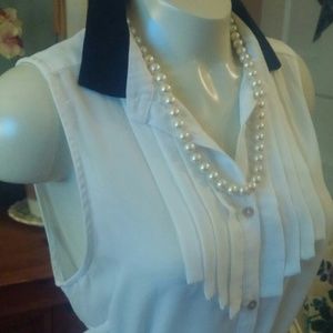 Sleevless Blouse